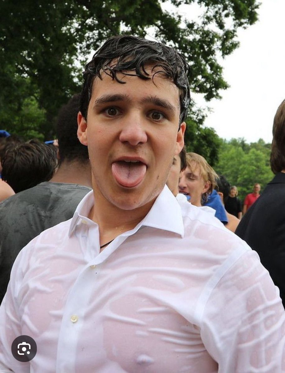 ‼️OJO‼️
👉🏼<a href="/JuanMa_Moreno/">Juanma Moreno</a> a punto de batir el récord mundial de Juan Froilán de días sin ir a trabajar!!
👉🏼Ya solo sale para ir a la feria o a los toros!!