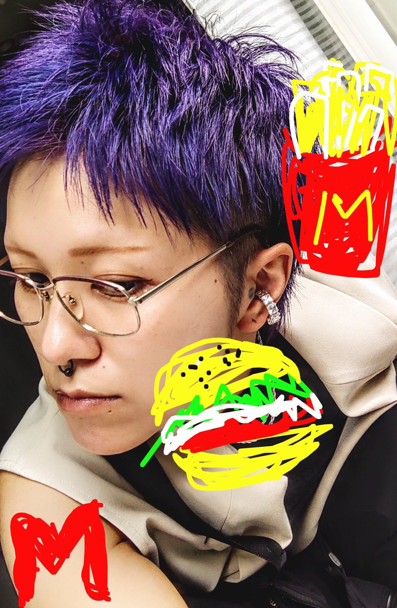 にゅ、あたまです
まだ綺麗に残って青に紫を被せ
来月は大事なイベントがあるのでおとなしく、ね😌