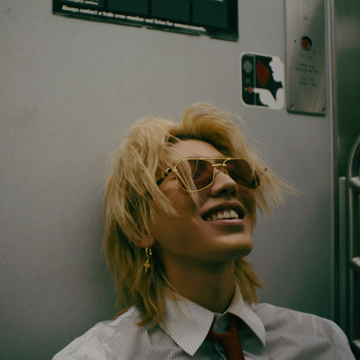 <a href="/kun_officialx/">KUN</a>  wearing #EmanueleBicocchi rings, earring, and brooch in his new 'Jasmine' music video.

Styled by Lisa Jarvis
#Kun #CaiXukun #蔡徐坤 #Jasmine