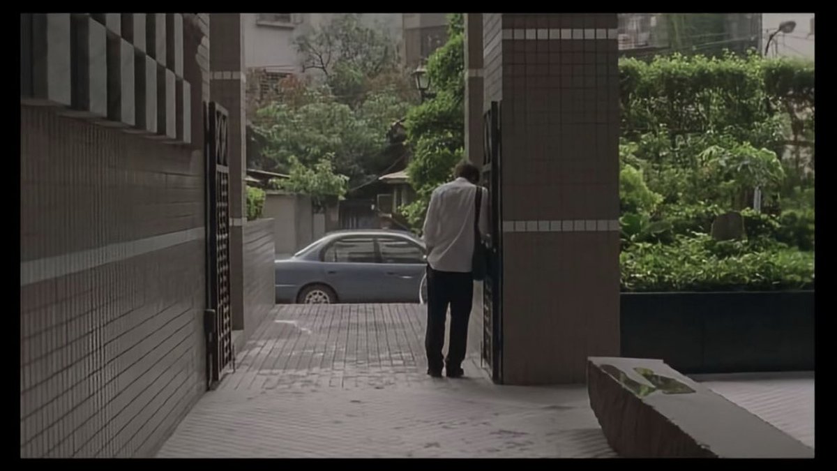 المقبلّه لو هي بعد عشرة سنين
اقرب من اللي فايته قبل ساعه..