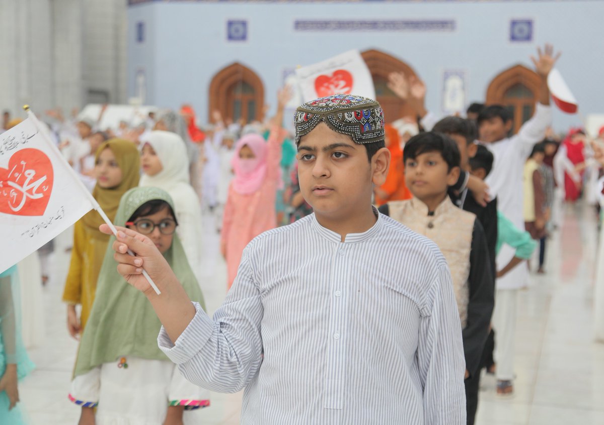 MQI_Official's tweet photo. منہاج القرآن ویمن لیگ کے ذیلی فورم ایگرز کے زیر اہتمام کینڈل واک اور محفل میلاد کا انعقاد کیا گیا 
ننھے بچوں نے برقی مشعلوں کے ساتھ  شرکت کی اور ’’آمدِ مصطفی ﷺ مرحبا‘‘ کے نعرے لگائے 
#MinhajUlQuran #WomenLeague #Eagers #RabiUlAwwal #Mawlid  #CandleWalk #Spirituality https://t.co/TbgmoUjw7N