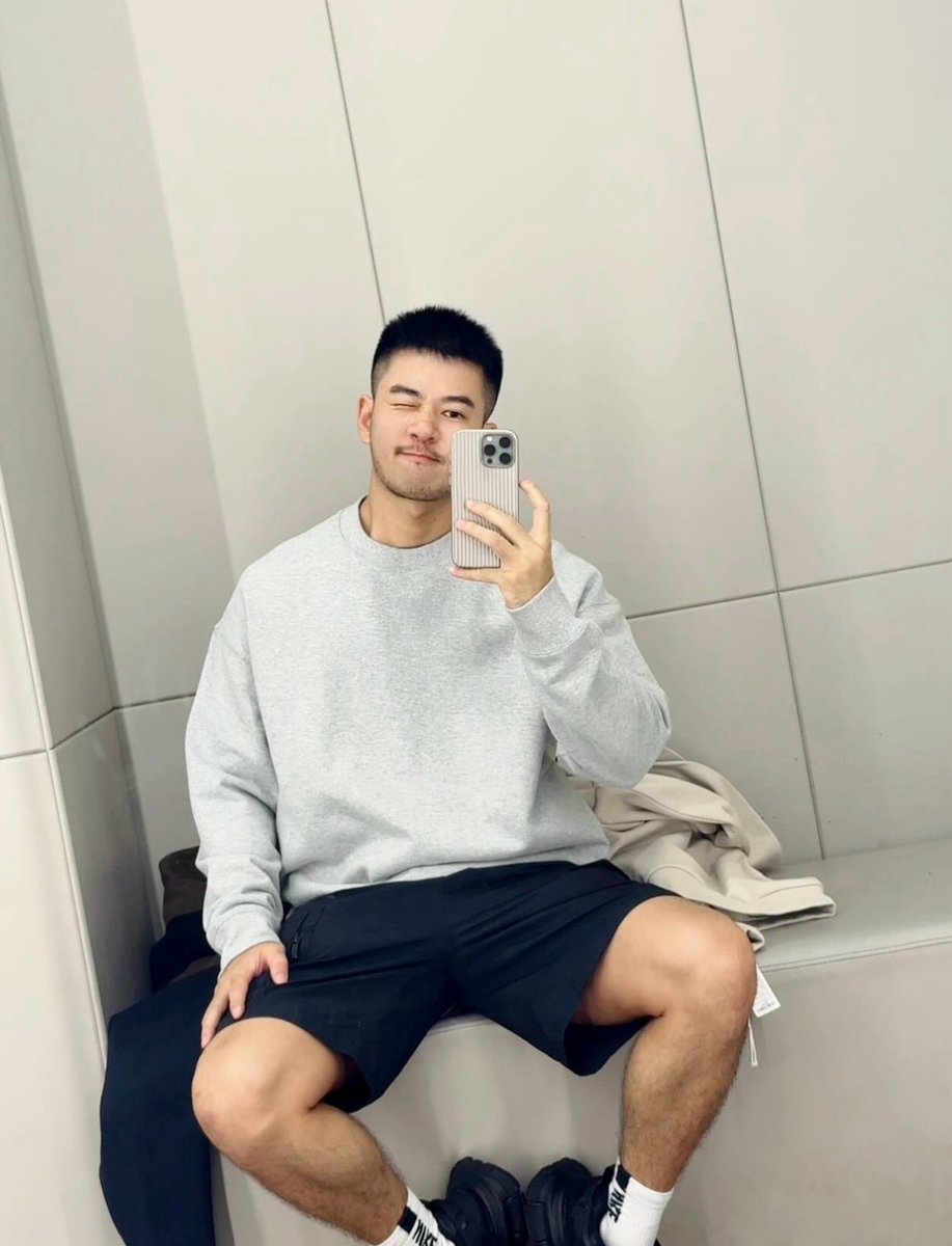 秋の3点セット。 優しいコートに優しい私。 笑う。🫣

 #新しいプロフィール画像