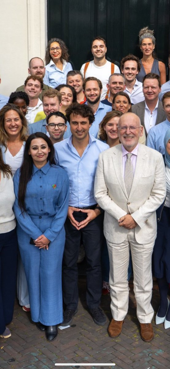 Wat zijn dat voor vreemde handgebaren? 🤨