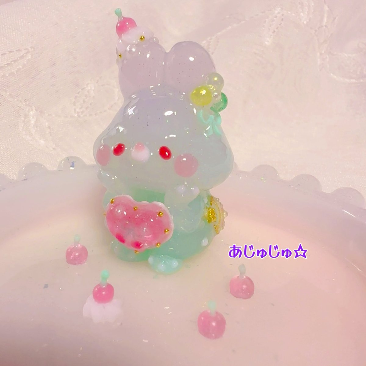 こんばんは☾⋆·̩͙⑅*
いつもご支援ありがとうございます♡♡

𓂃 𓈒𓏸🐰𓂃 𓈒𓏸💗𓂃 𓈒𓏸🐰𓂃 𓈒𓏸💗

新しい子を作り始めましたᕱ⑅︎ᕱ
クリームソーダのイメージですが、、、
どうかな•̥ ω •̥🍒

キーホルダーにするか置物にするかで悩んでます🤔💭