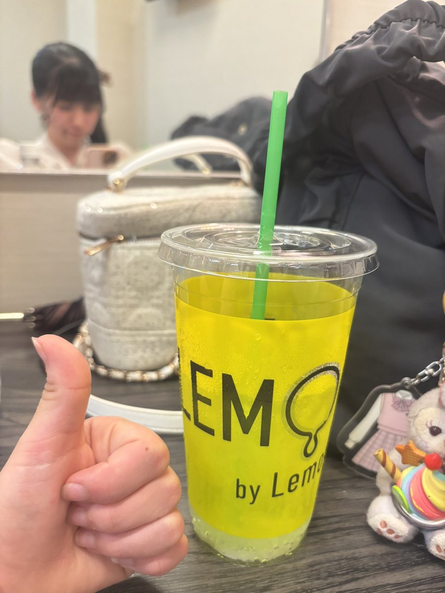 関西人なので無料でサイズアップできます
って言われて1番大きのにしちゃった🍋🩵