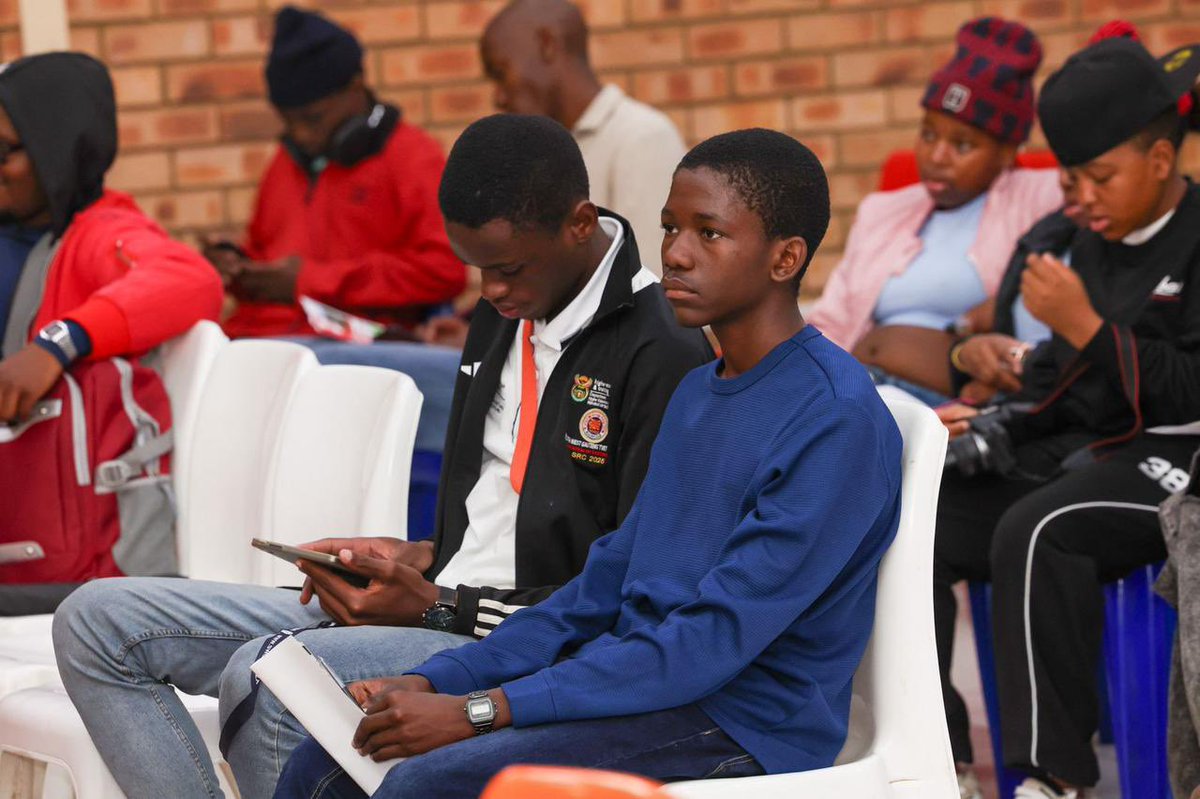 GoZa_TV_'s tweet image. The Vuk’ Talks seminar has landed at Molapo Campus! In partnership with South West Gauteng TVET College Soweto, we’re bringing students real talk on careers in Engineering, Utility, and Business. Powered by GCIS, inspiring the next generation of game-changers.
#GovZAUpdates #GCIS