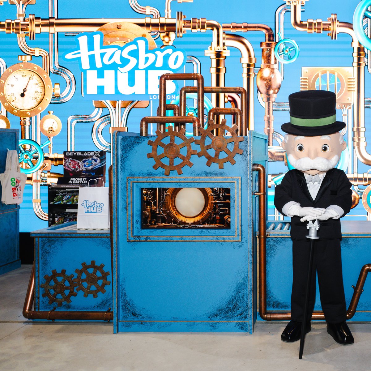 RainbowMascots's tweet image. The @Hasbro Hub has Landed in #PiccadillyCircus🎉

And with unforgettable #CharacterMoments, we bought the magic to life! 💫

From Mr. Monopoly, Sunny Starscout and Peppa Pig, our characters made the whole event shine. 🎲

If you haven’t popped down yet, don’t miss your chance!