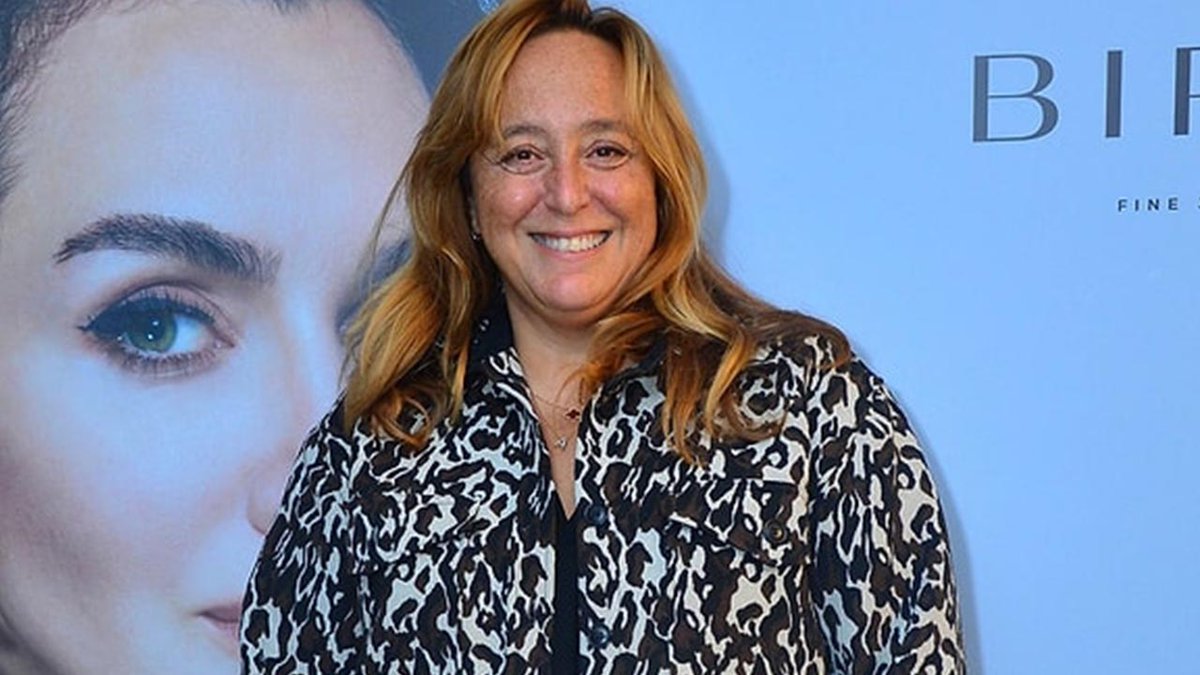 Tutuklu menajer Ayşe Barım'dan mektup:

"Sağlıksız ve hızlı bir şekilde 30 kilo kaybettim, ağır kas yıkımım oluştu ve kilo kaybım devam etmektedir"

"Son 3 ay içerisinde kalp rahatsızlığımın ilerlediğinin belirtisi olarak 6 kez baygınlık geçirdim"

"Cezaevinde hayatımı