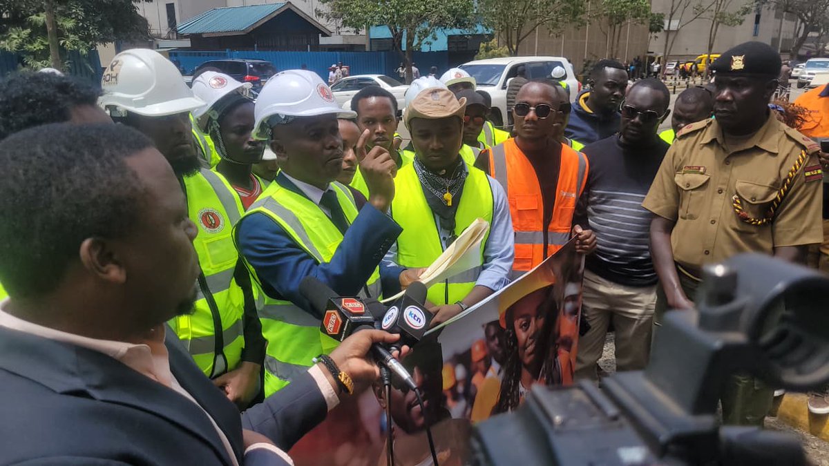 After walking from Kindaruma to Kenyatta Avenue, engineers now stand at the gates of Nyayo House to deliver one clear message: fairness for Kenyan professionals led by the President of IEK Eng. Shammah Kiteme.
VIVA ENGINEERS VIVA
#ProtectKenyanEngineers
#10kEngineersMarch