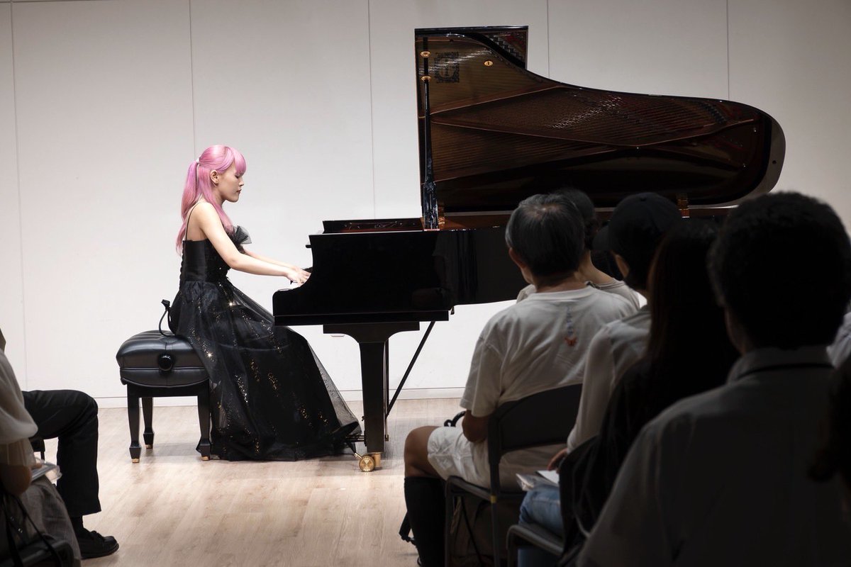 こんばんは🌙
先日行われた大学連携コンサートに、にのもん3年の中山美南が出演しました！
ご来場いただき誠にありがとうございました✨

©︎HiroharuTakeda