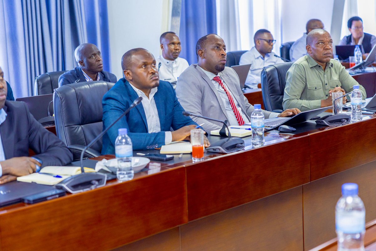 RwandaLocalGov's tweet image. Today, MINALOC, in collaboration with One Rock International, conducted training on servant leadership, aimed at strengthening leadership capacity and promoting effective service delivery. Trainees were officials from City of Kigali, Provinces, and senior managers from MINALOC.