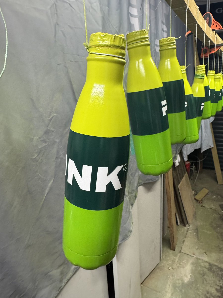 Bringing our brand to life: transforming our everyday water bottles with Pajunk’s fresh new color scheme to reflect our updated corporate design and vibrant identity. All sprayed by hand for that personalised touch! 👏🏽
#PajunkUK