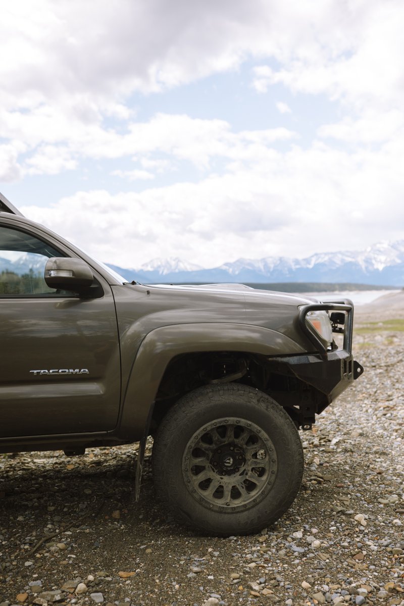 BFGoodrichCAN's tweet image. Tires ready. Crew ready. This summer, go whenever you feel like it. 🚗🌊

IG // ellinds
#FamilyRoadTrip #OffGridReady #TrailMoments #BuiltOnBFG #BFGoodrich