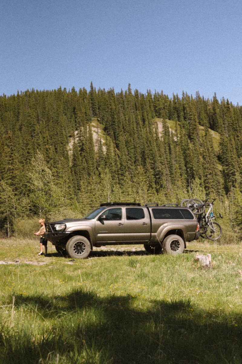 BFGoodrichCAN's tweet image. Pneus prêts. Gang prête. Cet été, partez quand ça vous tente. 🚗🌊

IG // ellinds
#FamilyRoadTrip #OffGridReady #TrailMoments #BuiltOnBFG #BFGoodrich