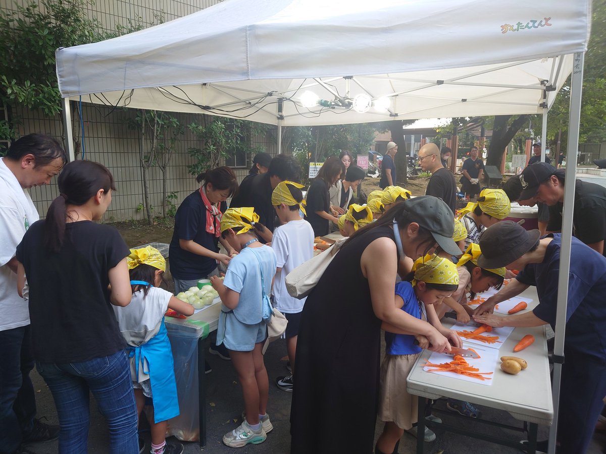 荏原六丁目町会 子ども会

町会内の公園で、カレー作りと飯盒炊飯です。
世界一美味しいカレーでした！！