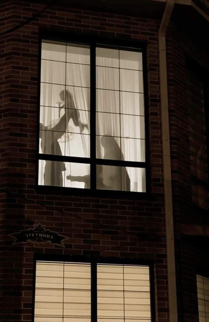 Allah'tan yalnız iki şey iste:
- Mesut bir yurt.
- Bahtiyar bir yuva.

(Allah’a güven)