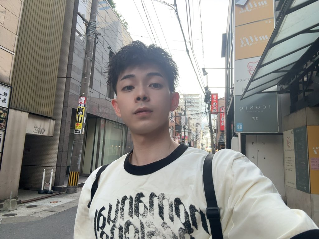 cnf2g8's tweet photo. 髪切り✂️

머리 자르기🐒 https://t.co/Wa5kC5kiMI