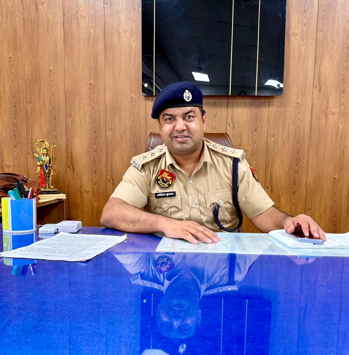 अकेले बैठकर अपनी संगति का आनंद लेना, 
नकली और घाटिया लोगो से घिरे रहने से बेहतर है !!

#DoGoodHaveGood 
#WillToWin