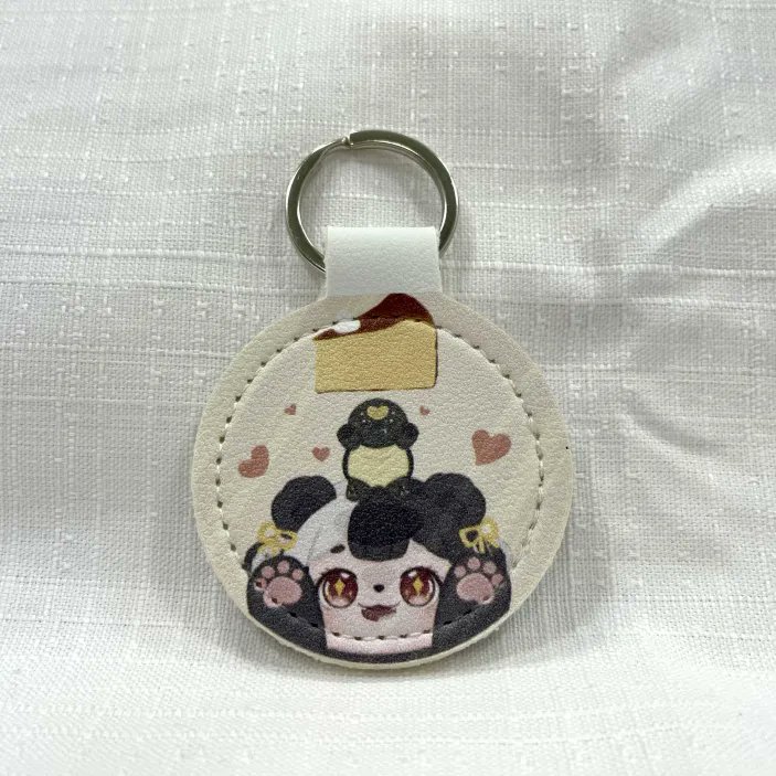 【客製日常】
我好像忘記要放上測試完的圖了
給各位看看
CD吊飾裡面的唱片
(老實說CD唱片是要朝外看的w)
另外一個是皮革鑰匙圈🥰

感謝<a href="/ET_YuLing/">外星熊悠悠🐼</a> 老師提供圖檔印製

其實還會有壓克力鑰匙圈
但我的鼓風機燒壞了
現在只能停擺🥲
暫時無法切壓克力

#客製鯊毀