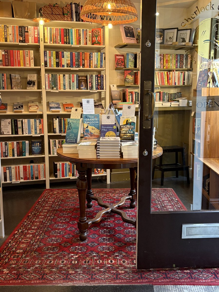 Sherlock_Pages's tweet image. And so holiday season draws to a close. Not a soul in the shop this (welcome) rainy morn.

Ordering books and daydreaming about foraging seaglass.

We remain at sherlockandpages.com if you’d like to browse some books