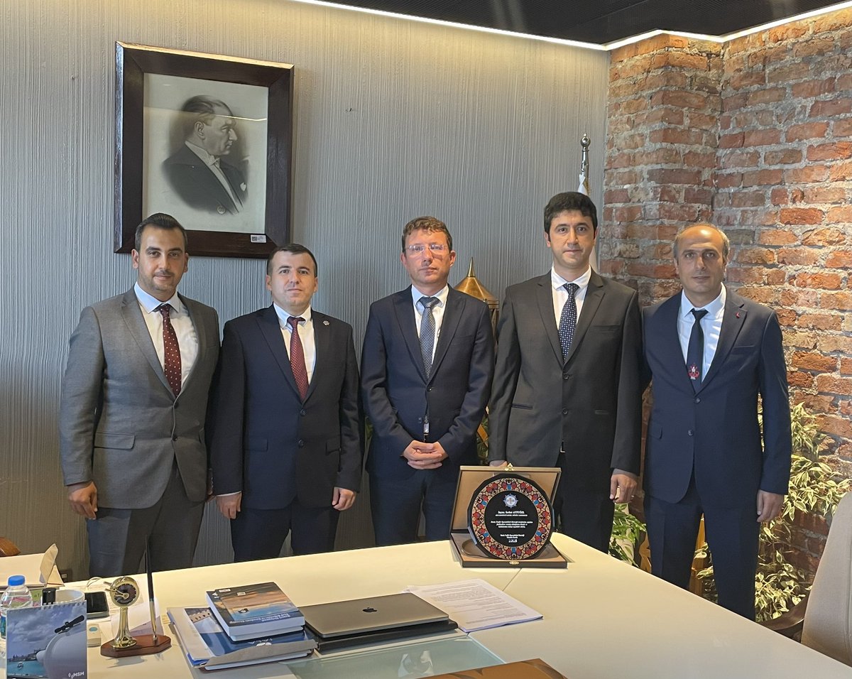 DenizTrafikOD's tweet photo. Derneğimiz tarafından, Kıyı Emniyeti Genel Müdürümüz Sayın Mustafa BANKAOĞLU, Genel Müdür Yardımcımız Sayın Serhat AYTUĞEL ve Gemi Trafik ve Kılavuzluk Hizmetleri Dairesi Başkanı Sayın Veli Hikmet OVACIKLI makamlarında ziyaret edilmiştir. https://t.co/XdNSshUWmP
