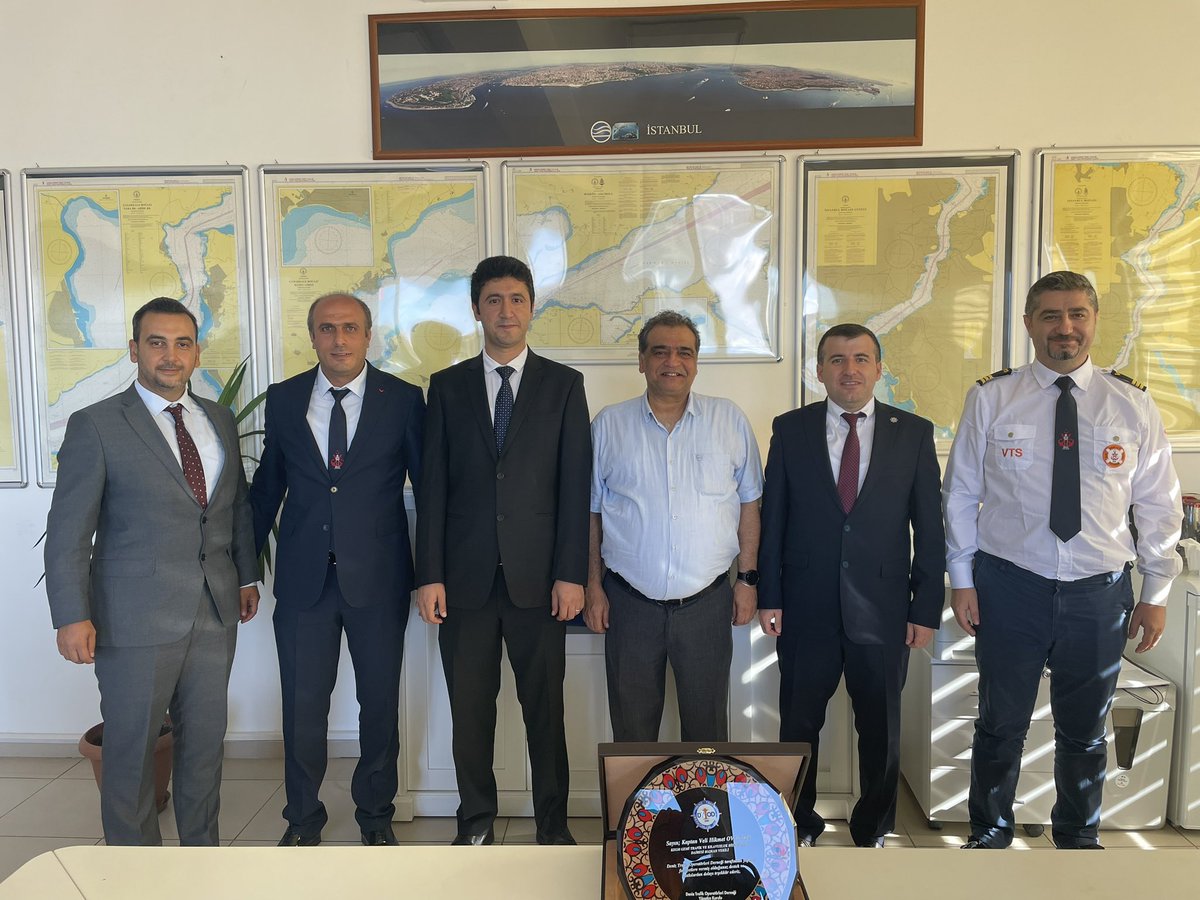 DenizTrafikOD's tweet photo. Derneğimiz tarafından, Kıyı Emniyeti Genel Müdürümüz Sayın Mustafa BANKAOĞLU, Genel Müdür Yardımcımız Sayın Serhat AYTUĞEL ve Gemi Trafik ve Kılavuzluk Hizmetleri Dairesi Başkanı Sayın Veli Hikmet OVACIKLI makamlarında ziyaret edilmiştir. https://t.co/XdNSshUWmP