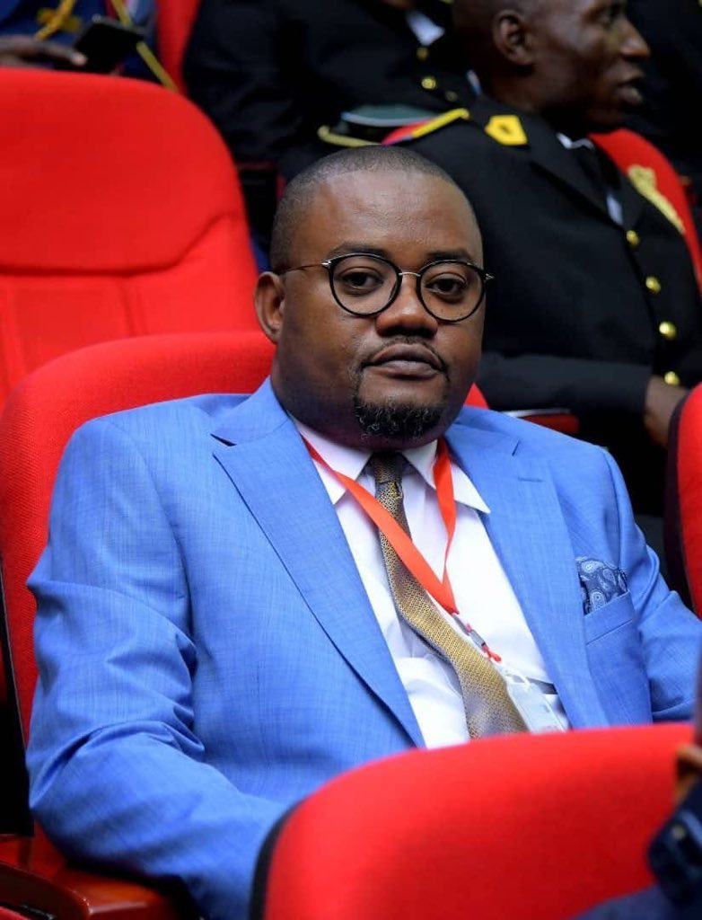 Joyeux anniversaire Monsieur le Dircab <a href="/BunduIb/">Icha Bundu</a> mapamboli ebele.