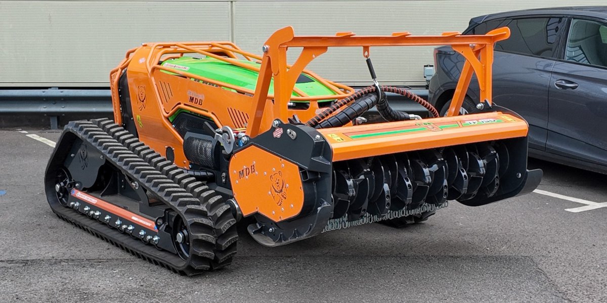 🟠Roboflail heroes! Ryan Faulkner &amp; Reece Snowden and their teams delivering excellence on the UK’s biggest infrastructure project.  #TechInAction #Vegetation #MDBLV800