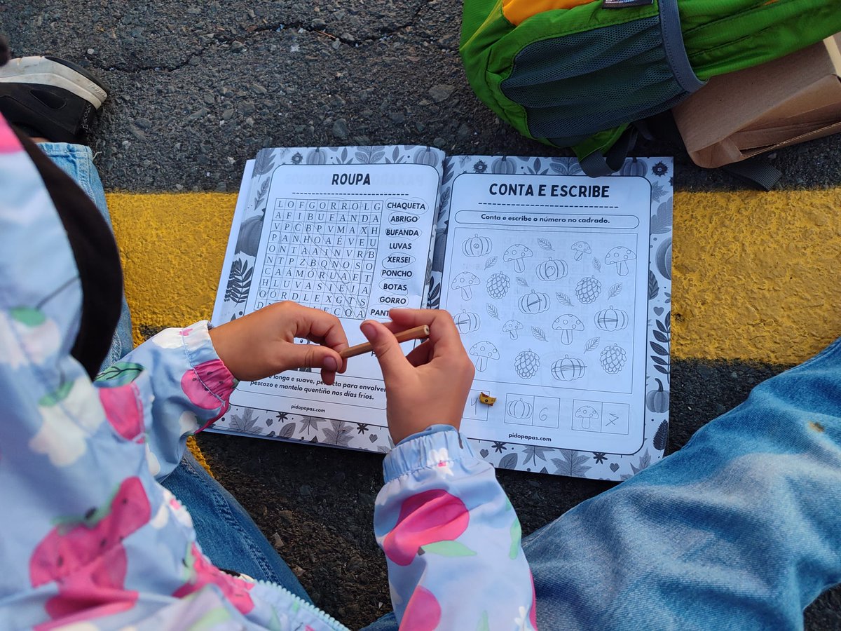 "Veña David, dalle o móbil á rapasa que nos deixe de dar a lata mentres escoitamos o concerto"

Ou non...
👉pidopapas.com/sopa-de-letras…

#pasatempos #SenPantallas #engalego #Pidopapas #galego