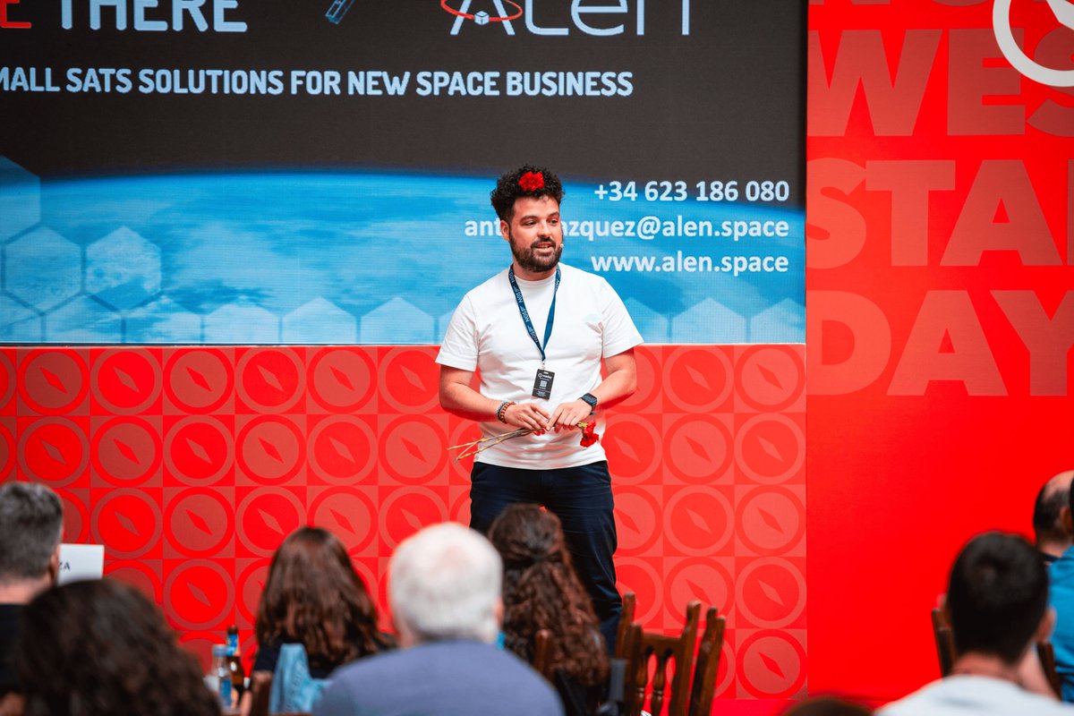 Queda UN MES para que arranque el #nosday25. 

Tenemos los ponentes 🤼 , el Hotel Monumento 🏨  y un montón de claveles 💐 . 

👀  Si te lo pierdes, a lo mejor alguien te lo cuenta, pero ya sabes que no es lo mismo. Reserva ya tu entrada en nosday.com