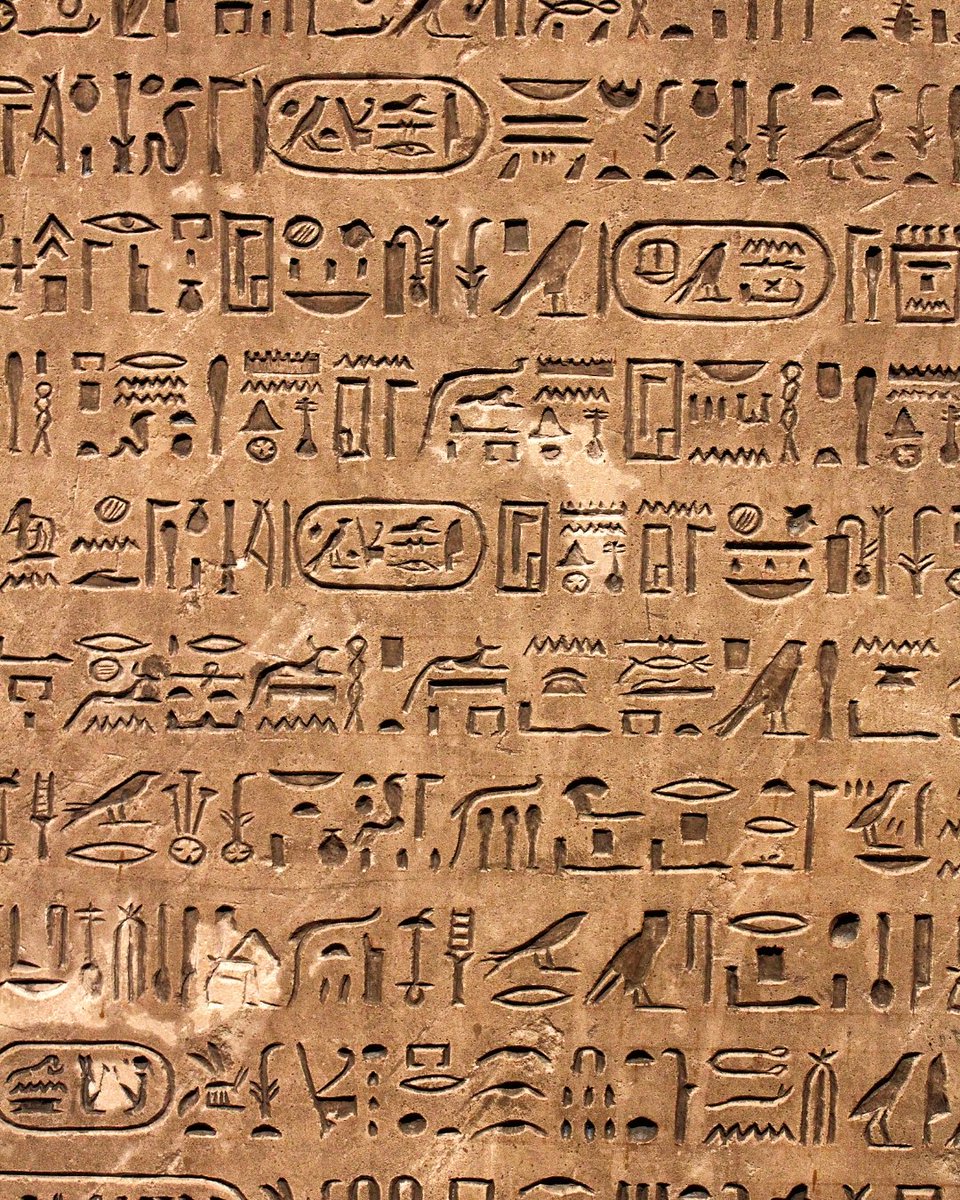 17 septembre 1822, Champollion dévoile le secret des hiéroglyphes devant l'Académie des Inscriptions et Belles-lettres de Paris.