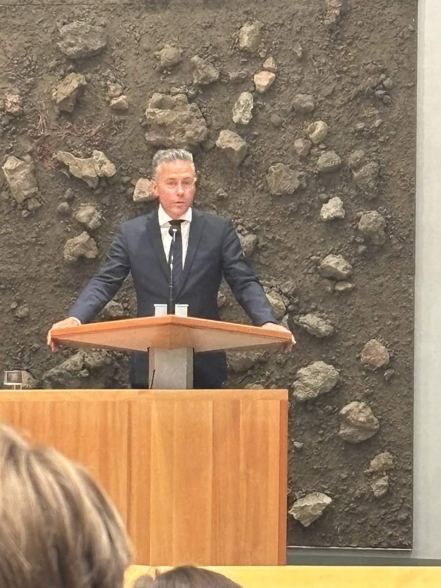 Een kabinetscrisis vanwege sancties tegen Israël. Opmerkelijk en niet rationeel. Nu kalmte bewaren en verantwoordelijkheid nemen vóór Nederland. <a href="/chris_stoffer/">Chris Stoffer</a> belooft constructieve opstelling van de SGP. Onzekere tijden vragen om betrouwbare partners.