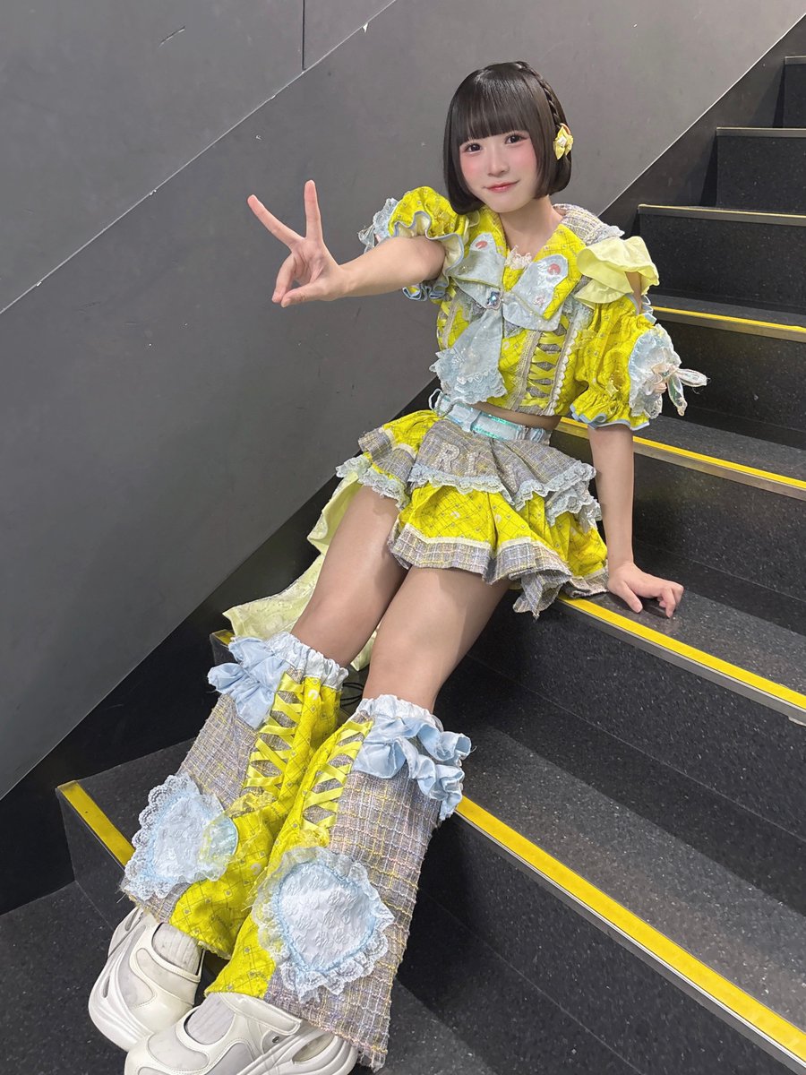 必死に脚長効果狙ってる低身長アイドル推せる？