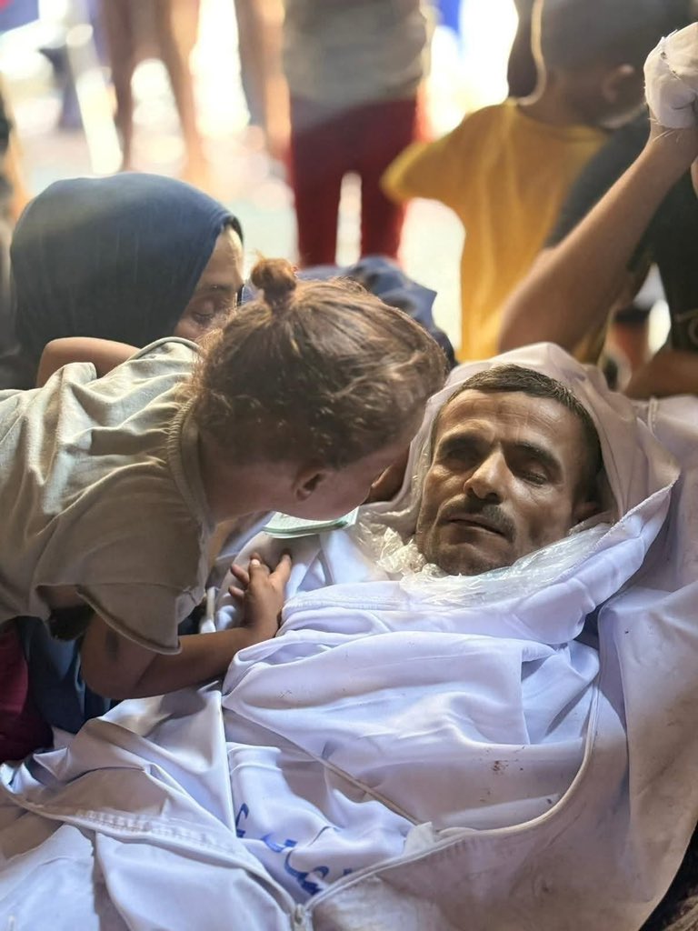 She says goodbye to her father💔💔💔