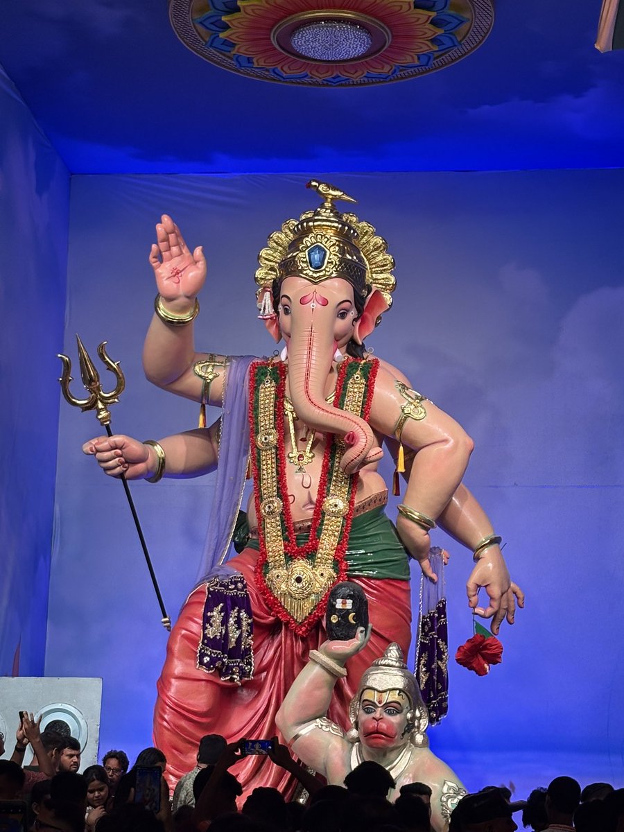 Day 1 of Ganpati Pandal Hopping!!🙏

#lalbaghcharaja #MumbaiChaRaja #ChinchpokliChintamani #gsbsevamandal 

#Mumbai #GaneshChaturthi2025