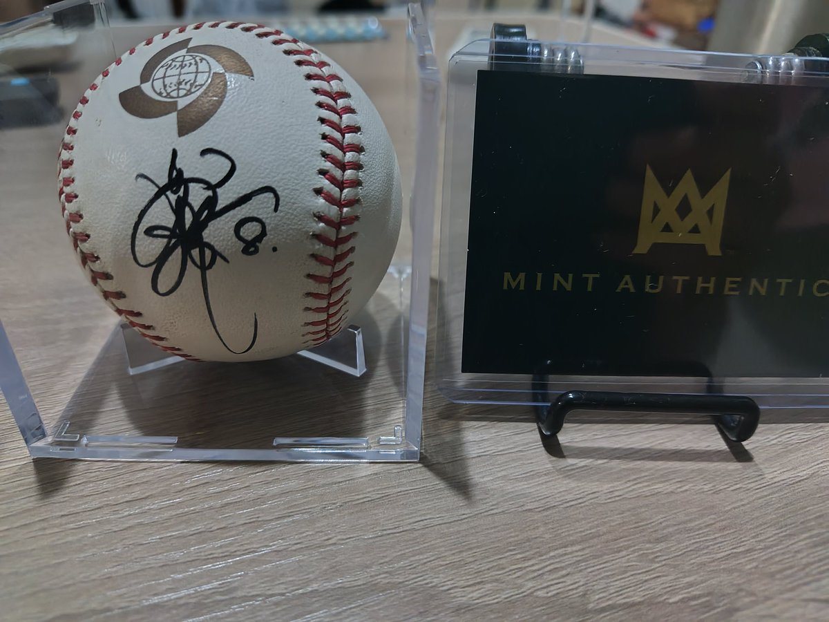 MlbCard_0119's tweet image. ミントラボさんで開催された今江敏晃氏のリモートサイン会に頼んでいたものが帰ってきました。WBC実使用球にサインが入って感無量です。
＃MINTLABTOKYO