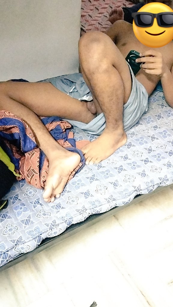 Sanjaychennai13's tweet photo. Hostel la room mates oda andharangam 🤩😎🍌 ithu mathiri straight boys odathu innum niraiya irruku 🙈🙈😎 https://t.co/n1WcMOtFTc