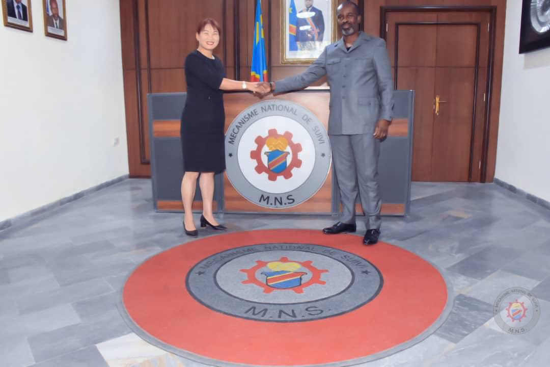 Ibalanky a Lu et Adapté pour nous:

1. 君子平常如玉 – “Le noble est ordinaire comme le Jade.”

Le jade, pour les anciens Chinois, incarnait l’homme idéal : doux d’apparence, ferme en principes, translucide dans ses intentions.
Être « ordinaire comme le jade », ce n’est pas être