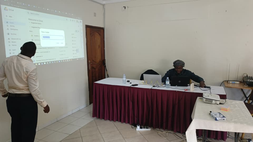 augadaad's tweet photo. "Teaching is hard; better to create computer programs and rest", Dr Galiwango Marvin.  During the @augadaad alumni event organised @mbararaUST by @CharlesMagoba @DAAD_Kenya https://t.co/0Kkx9A4tjs