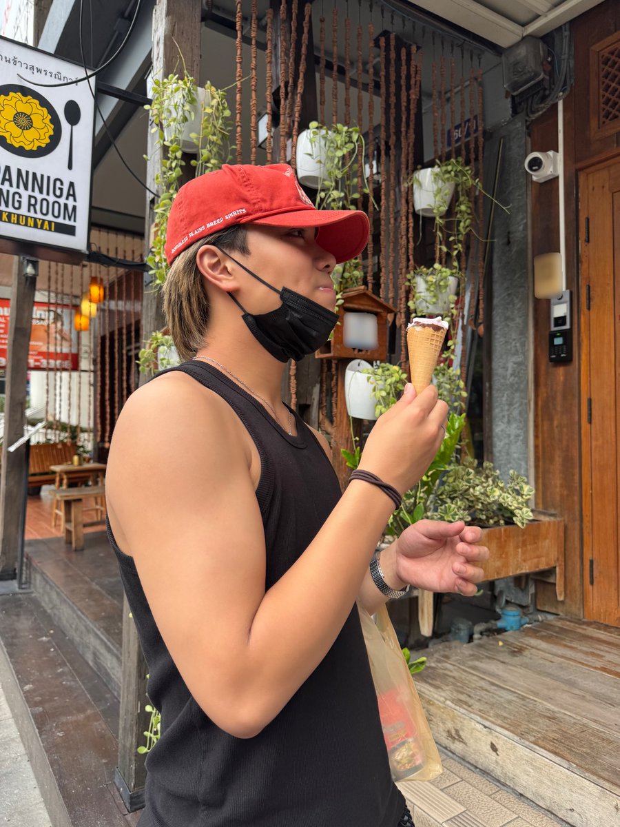 せなはタイでもアイス🍨

เซนะก็เช็คอินไอศกรีมที่ไทยนะ🍨

#LILLEAGUE #リルリーグ
#LILinThailand