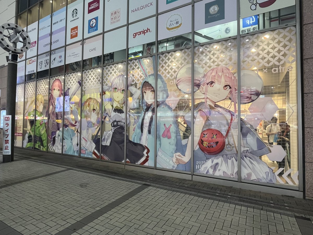 zunda_mousou555's tweet photo. 有言実行。アトレ滞在時間2分笑
購入制限いっぱいのミニタペストリー12個でアクスタフルセット確定だったからアクスタにするべきだったか…いや、やっぱり普段見ない31Fグッズの方が欲しいよね。うんうん。 #ヘブバン https://t.co/pHPALfUrsS
