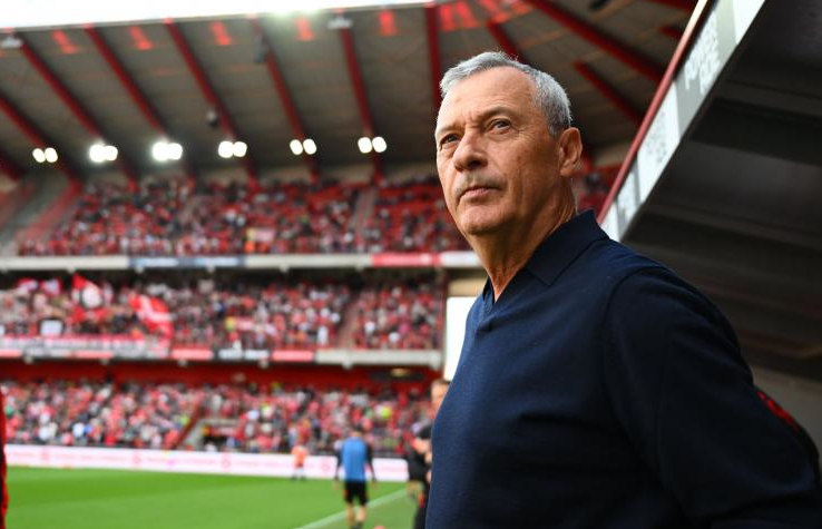DJDOM59's tweet photo. Tout mon soutien à Mircea Rednic ❤🤍, un vrai Standardman viré par des gangsters arrogants nommés Angelini et Wilmots. https://t.co/a39gBvip3W