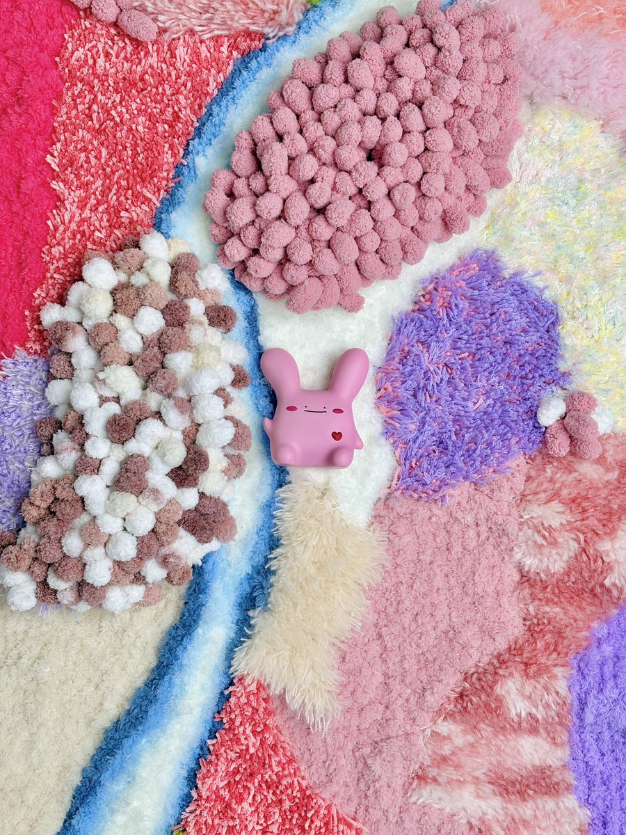 이번에 러그를 처음으로 크게크게 작업해봤는데 너무너무 맘에들고 열심히 하게됐다!
다음엔 좀 더 작고 다양하게 다뤄보고싶어짐