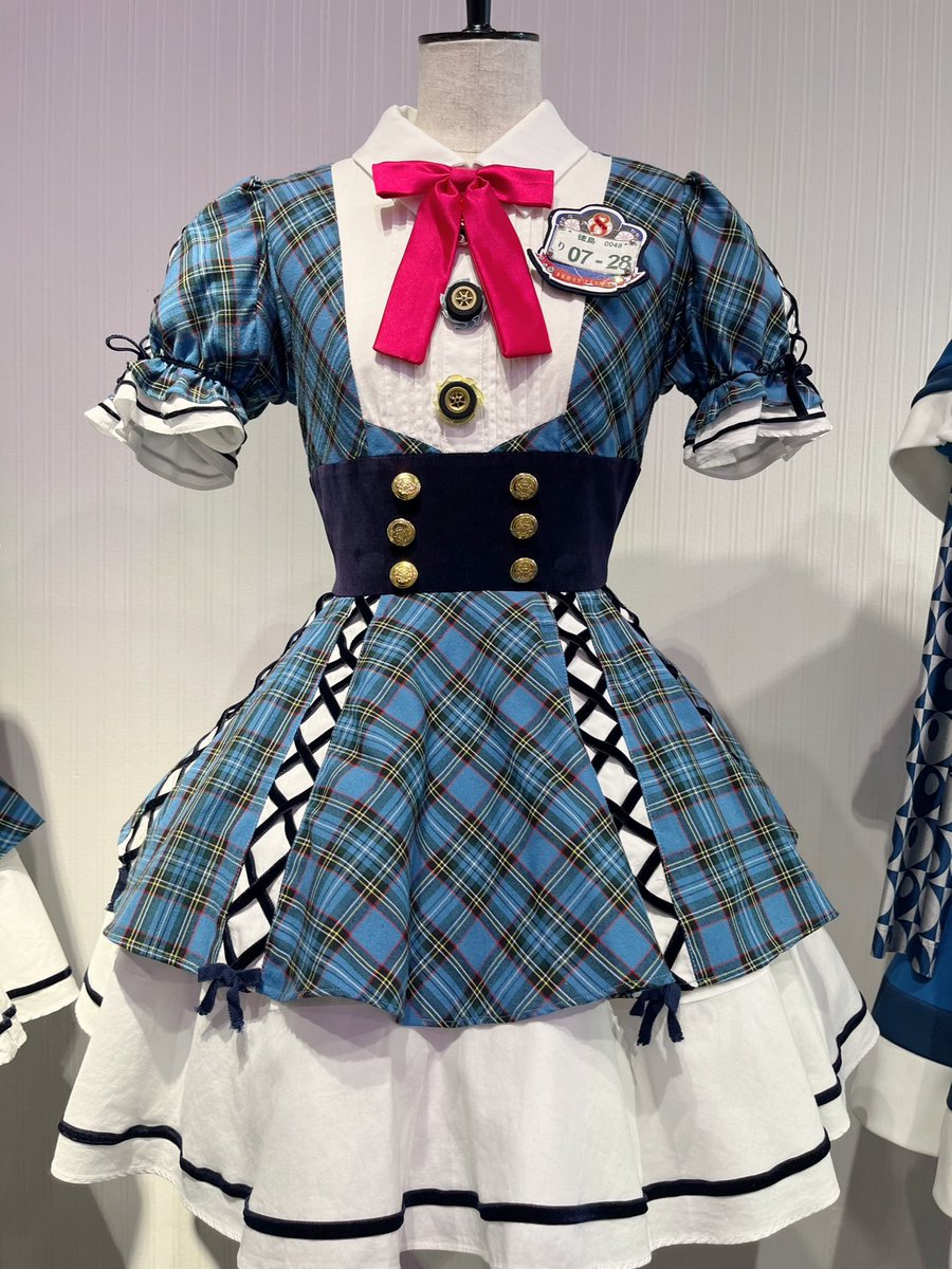 昨日は、あいぽんと一緒にチーム8の衣装展に行ってきたよ👗 青チェック