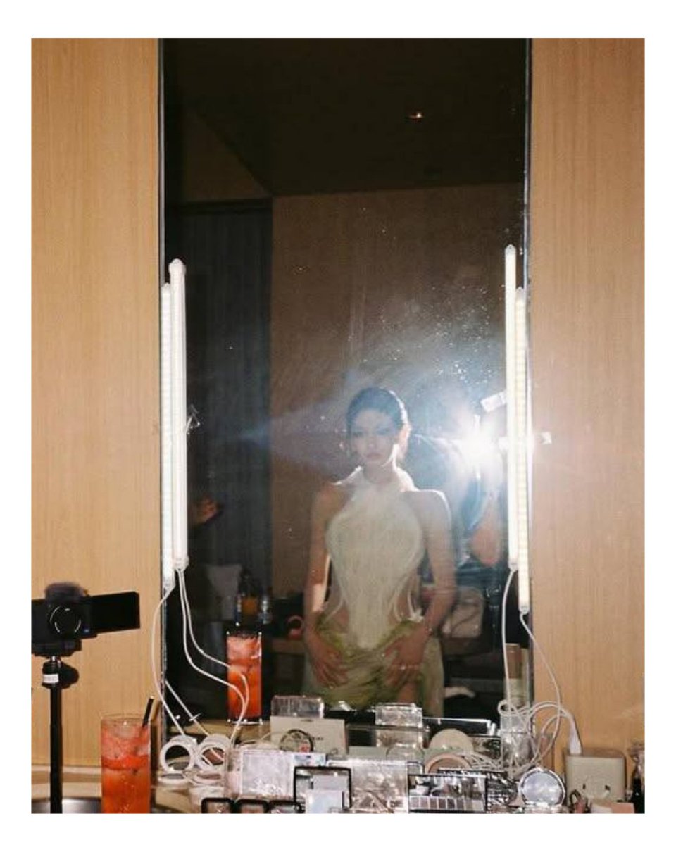 ⠀⠀⠀
⠀⠀⠀⠀⠀ 
Mirror, mood, and a hint of sparkle.

⠀