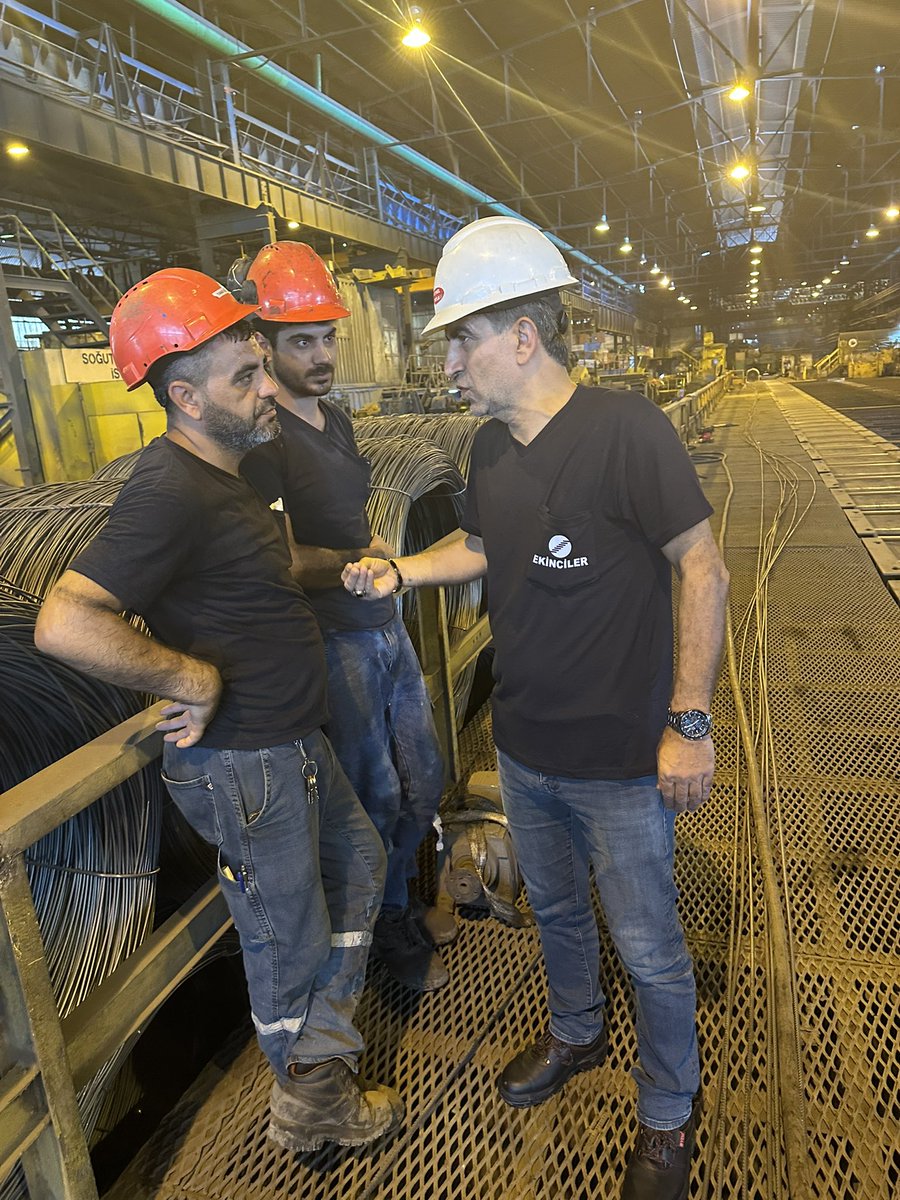 Ekinciler fabrikasında çalışan emekçi kardeşlerimizi işyerlerinde tezgah başında ziyaret ederek hasbihal ettik.
#Emekenyücedeğer
#Özçelikişsendikası