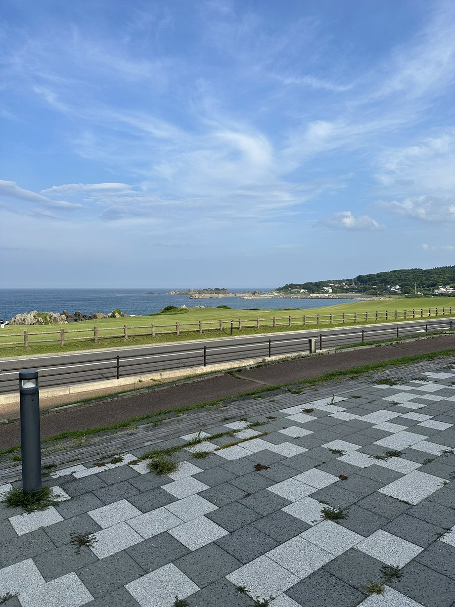 tomu777's tweet photo. 最近、ハマっている種差海岸へドライブに。あまりの暑さに滞在時間は短かったですが、普段の嫌な事を忘れさせてくれる景色です。 https://t.co/7oyzlc4Qw6