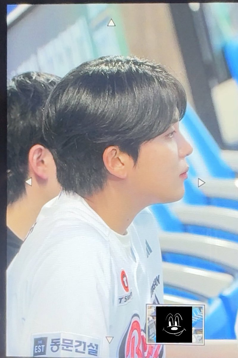 mickey_oooo1012's tweet photo. 250827 두산 시구
귀여😭

#종호 #JONGHO #에이티즈 #ATEEZ https://t.co/yVtJTSfQQk