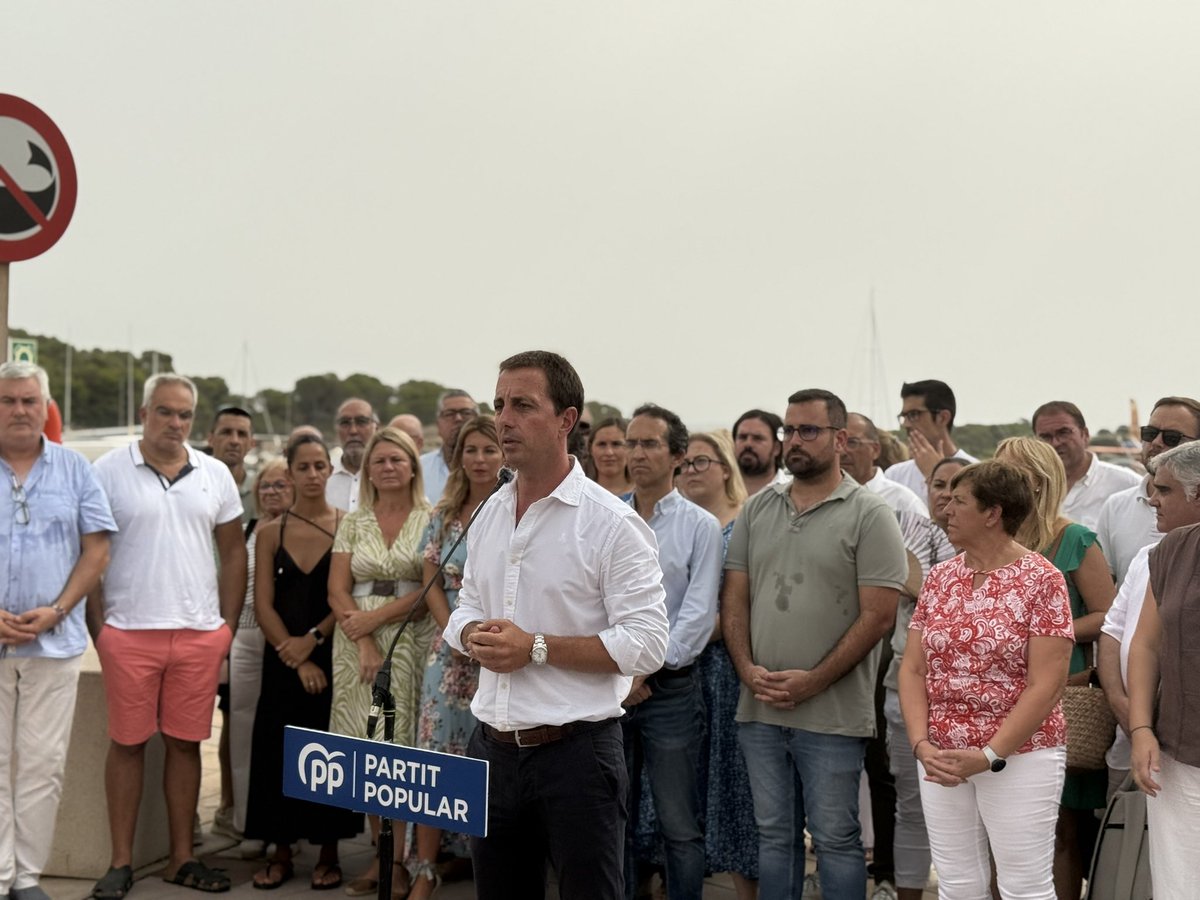 PPdeMallorca's tweet photo. El @PPdeMallorca exigirà la dimissió del delegat del Govern a tots els municipis per la seva nefasta gestió migratòria.

El president, @Ll_Galmes, s’ha reunit avui amb més de 40 batles i portaveus per abordar la greu crisi humanitària que viu Mallorca.

🔗 https://t.co/FYXO3VkFbj https://t.co/bGZk0mS8zj