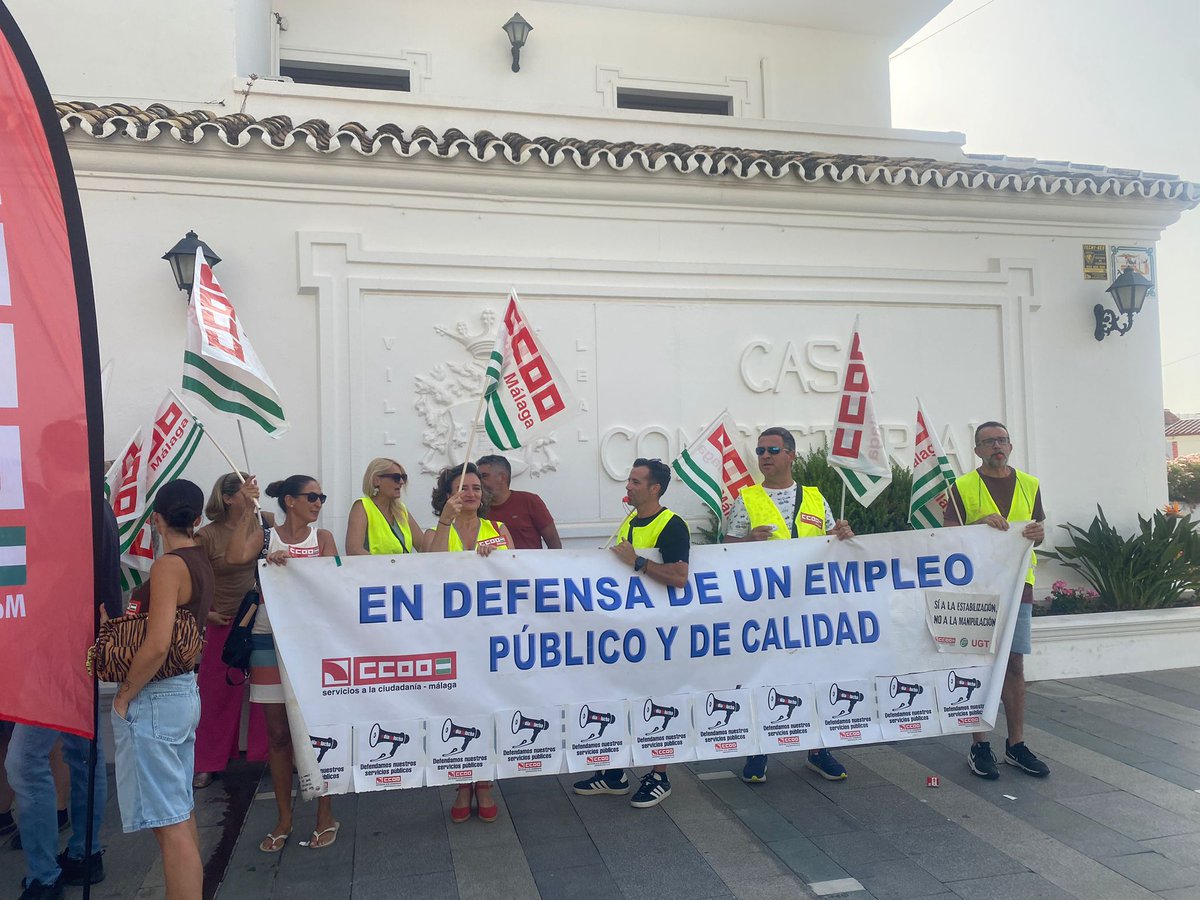 CCOOMijas's tweet photo. Un día más, en la lucha, por la nefasta gestión  en el Ayto de Mijas. Dimitan ya! @cuevas_dawson ,@JCMartinTorres ,@anacarmenmata ,@eliasbendodo , @JuanMa_Moreno , @PSOEMIJAS , @MijasCom , @vox_es https://t.co/OXPs9YpfZz